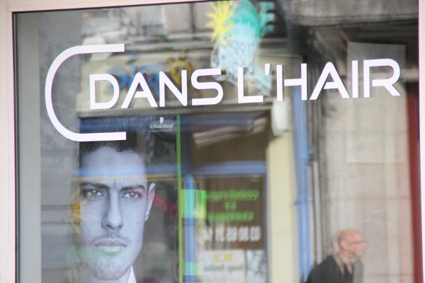 C dans l'hair